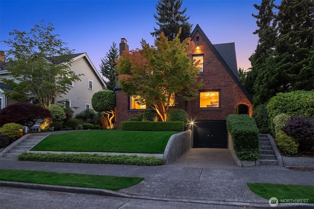 4737 46th Avenue NE, Seattle, WA 98105