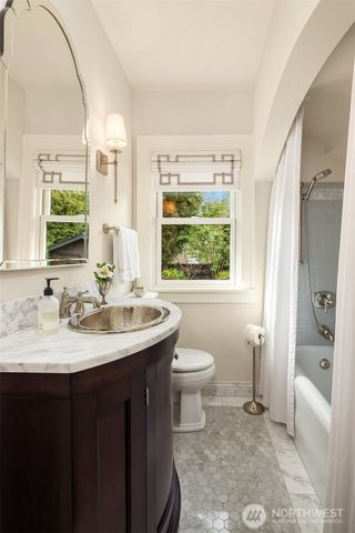 4737 46th Avenue NE, Seattle, WA 98105