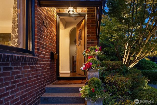 4737 46th Avenue NE, Seattle, WA 98105