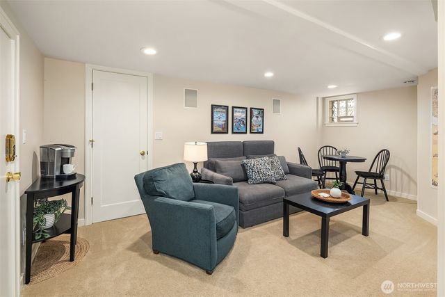 4737 46th Avenue NE, Seattle, WA 98105