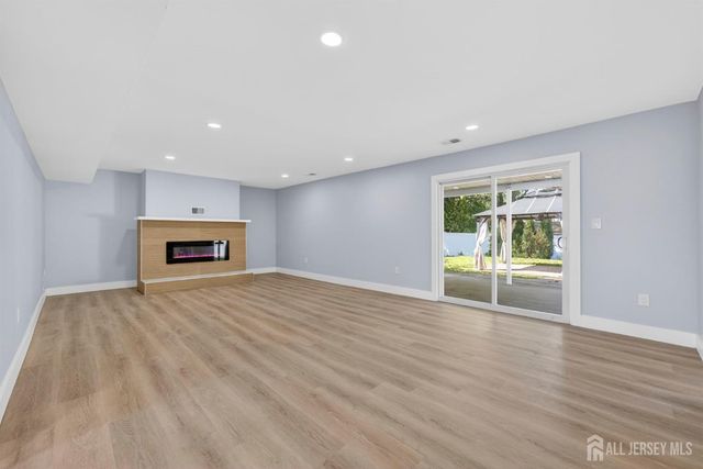 91 Oakey Drive, South Brunswick, NJ 08824