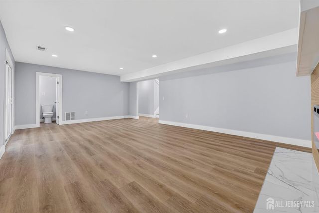 91 Oakey Drive, South Brunswick, NJ 08824