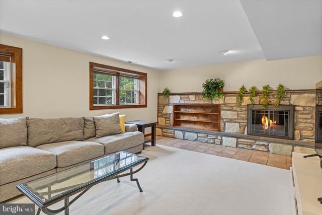 1625 AIDENN LAIR RD, Dresher, PA 19025