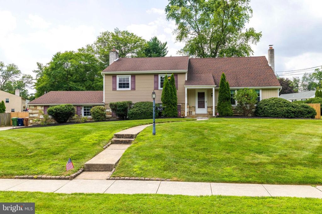 1625 AIDENN LAIR RD, Dresher, PA 19025