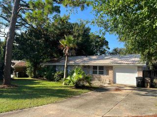 2855 Bayview Way, Pensacola, FL 32503