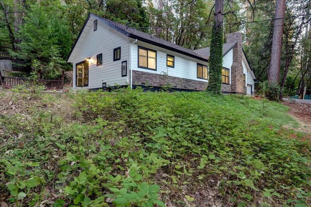 12176 E Bennett Rd, Grass Valley, CA 95945