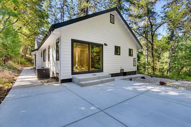 12176 E Bennett Rd, Grass Valley, CA 95945