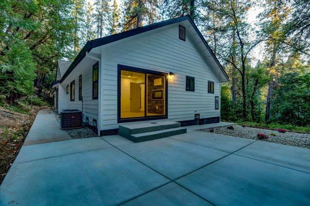 12176 E Bennett Rd, Grass Valley, CA 95945