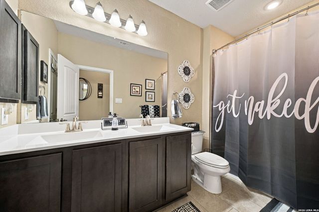 133 Grand View, Floresville, TX 78114