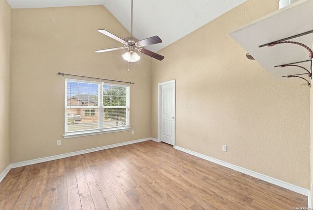 133 Grand View, Floresville, TX 78114