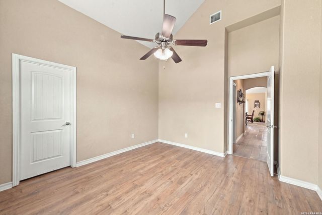 133 Grand View, Floresville, TX 78114