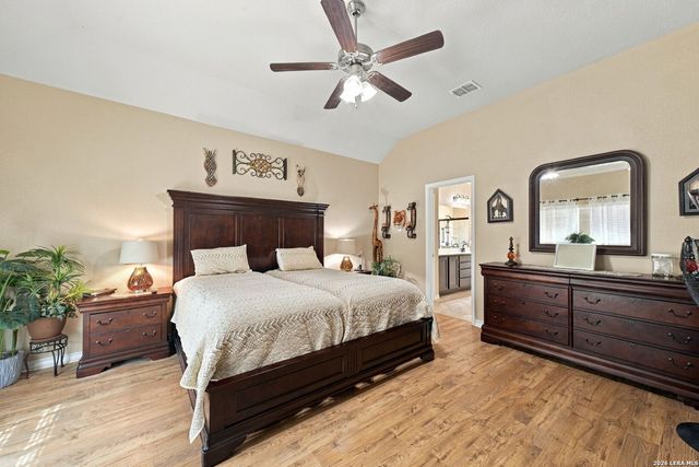 133 Grand View, Floresville, TX 78114