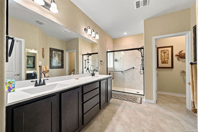 133 Grand View, Floresville, TX 78114