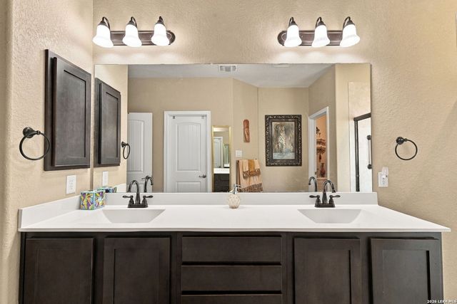 133 Grand View, Floresville, TX 78114