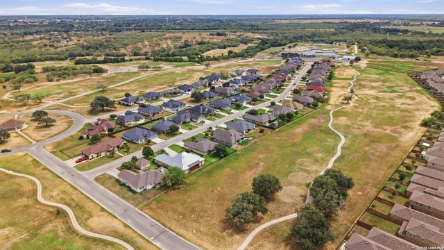 133 Grand View, Floresville, TX 78114