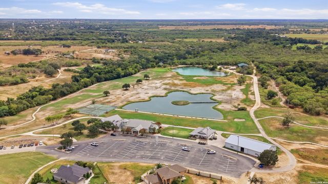 133 Grand View, Floresville, TX 78114