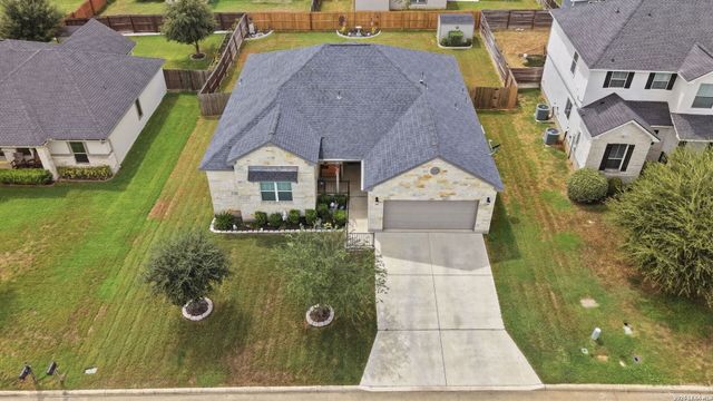 133 Grand View, Floresville, TX 78114