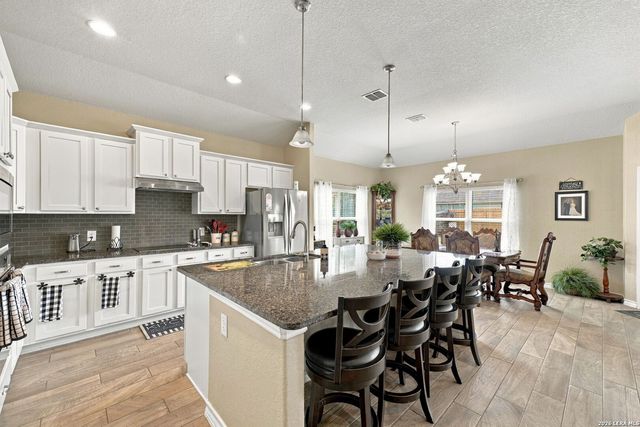 133 Grand View, Floresville, TX 78114