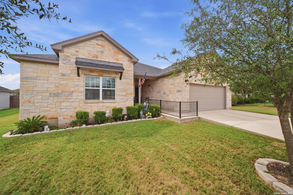 133 Grand View, Floresville, TX 78114