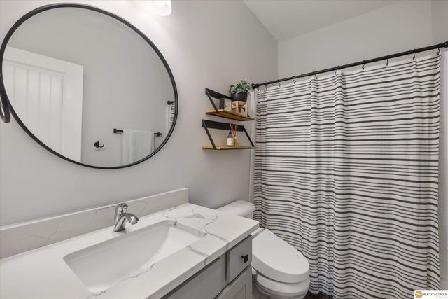 1925 Canyon Street, Bellevue, NE 68123