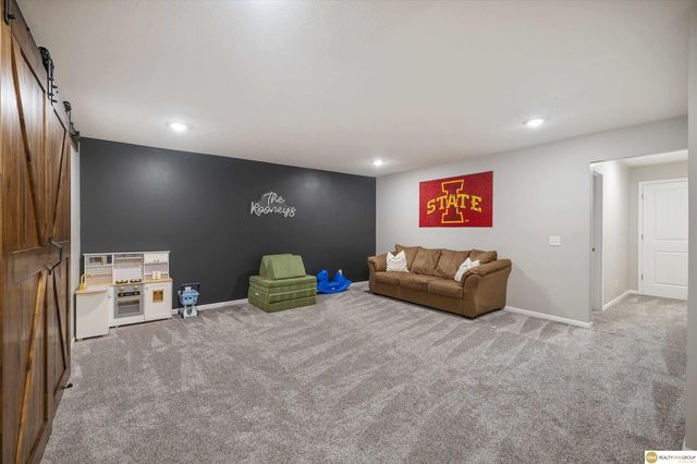 1925 Canyon Street, Bellevue, NE 68123