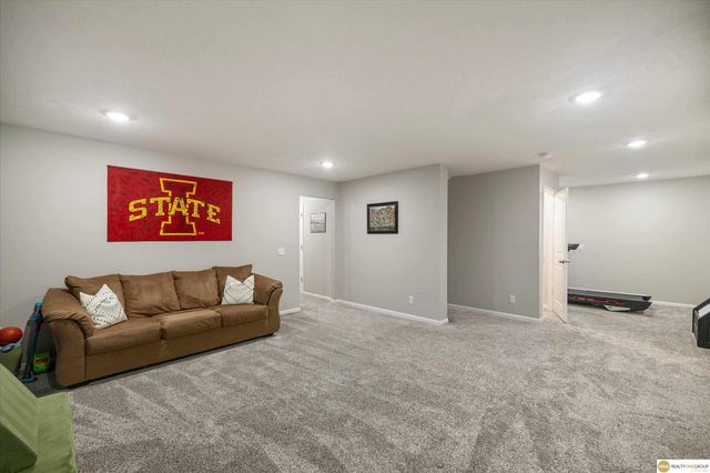 1925 Canyon Street, Bellevue, NE 68123