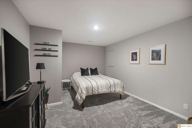 1925 Canyon Street, Bellevue, NE 68123