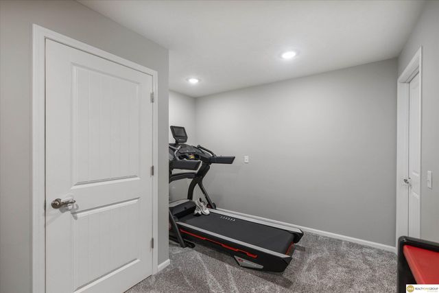 1925 Canyon Street, Bellevue, NE 68123