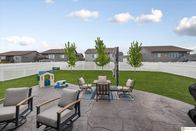 1925 Canyon Street, Bellevue, NE 68123