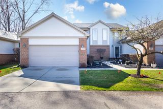 448 Ravencrest Lane 50, Westland, MI 48185