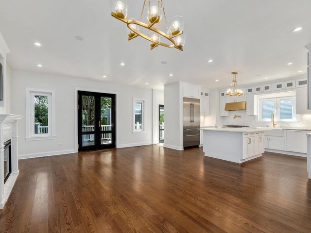 424 E Maple Avenue, La Grange, IL 60525