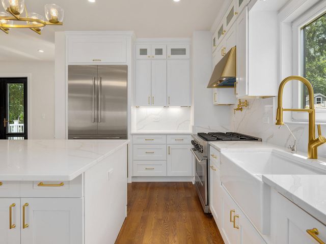 424 E Maple Avenue, La Grange, IL 60525