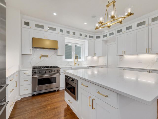 424 E Maple Avenue, La Grange, IL 60525