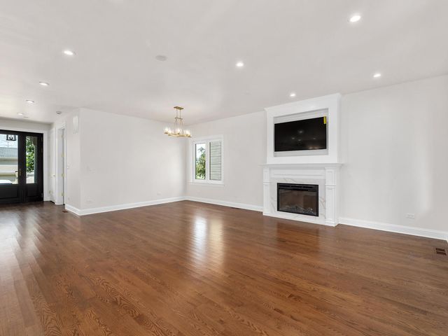 424 E Maple Avenue, La Grange, IL 60525