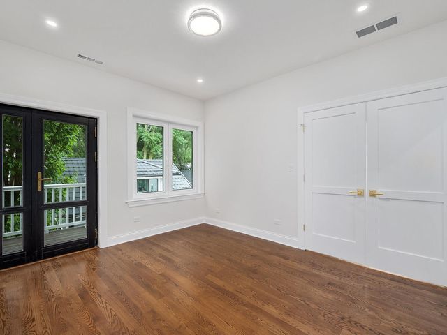 424 E Maple Avenue, La Grange, IL 60525