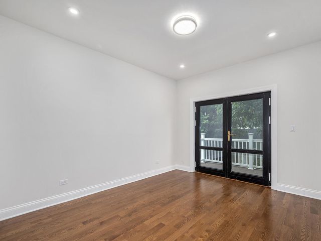 424 E Maple Avenue, La Grange, IL 60525