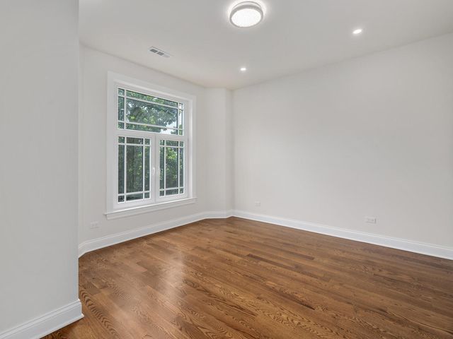 424 E Maple Avenue, La Grange, IL 60525