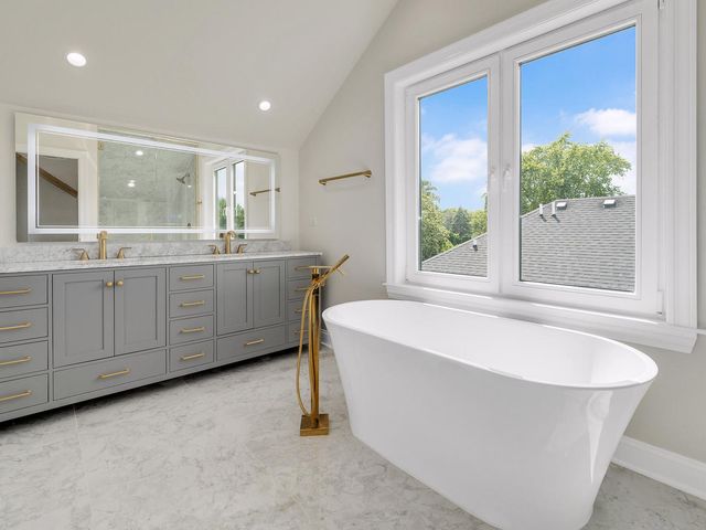 424 E Maple Avenue, La Grange, IL 60525