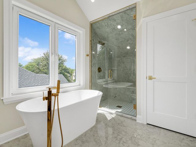 424 E Maple Avenue, La Grange, IL 60525