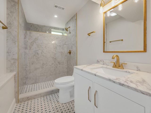 424 E Maple Avenue, La Grange, IL 60525