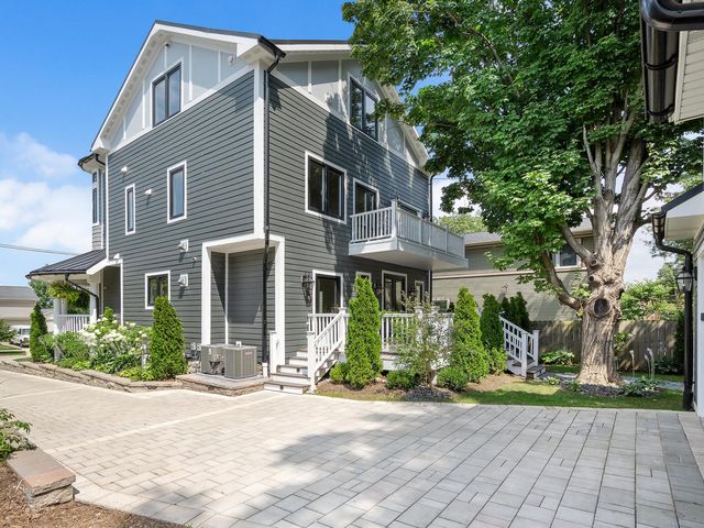 424 E Maple Avenue, La Grange, IL 60525