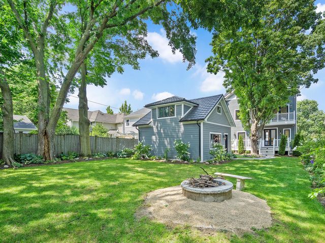 424 E Maple Avenue, La Grange, IL 60525