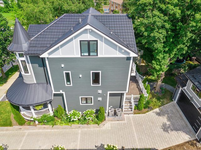 424 E Maple Avenue, La Grange, IL 60525