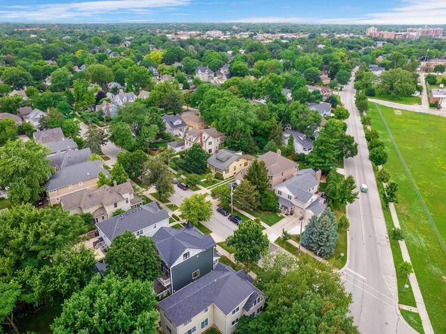 424 E Maple Avenue, La Grange, IL 60525