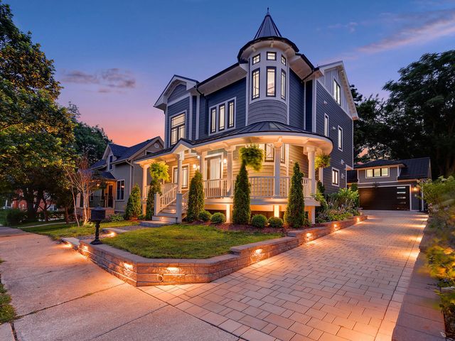 424 E Maple Avenue, La Grange, IL 60525