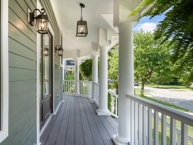 424 E Maple Avenue, La Grange, IL 60525