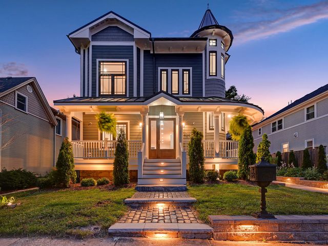 424 E Maple Avenue, La Grange, IL 60525