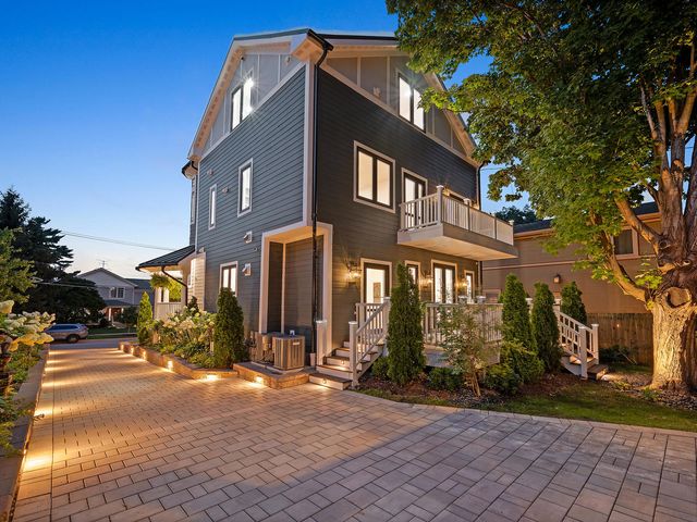 424 E Maple Avenue, La Grange, IL 60525