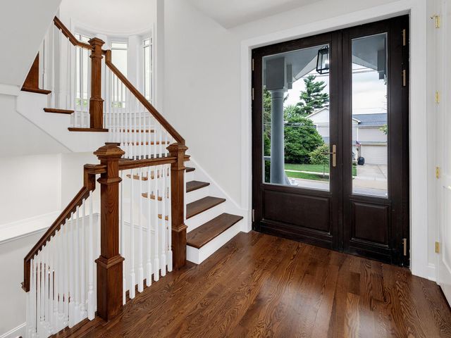 424 E Maple Avenue, La Grange, IL 60525