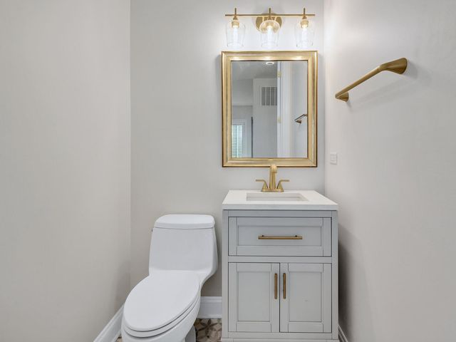 424 E Maple Avenue, La Grange, IL 60525